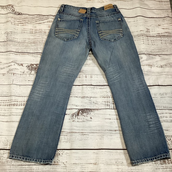 1606. Men’s Express Light Wash Boot Cut Distressed Jeans Size 33x32 - Picture 2 of 4